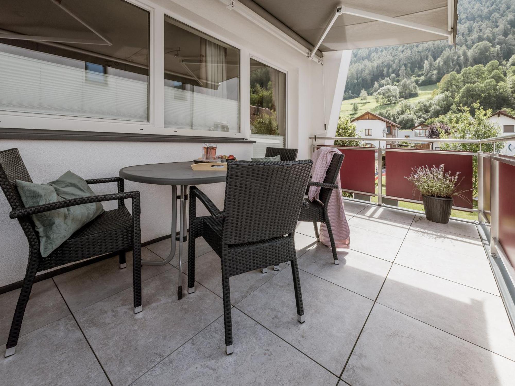 Alpenapartments Ried im Oberinntal Zimmer foto